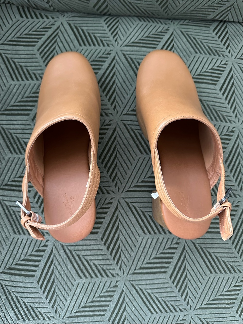 Universal Thread Tan Platform Clogs - Picture 4 of 5